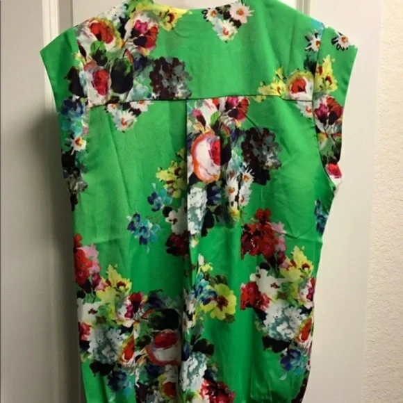 Daniel Rainn Green Gretel Floral Top - Picture 2 of 3